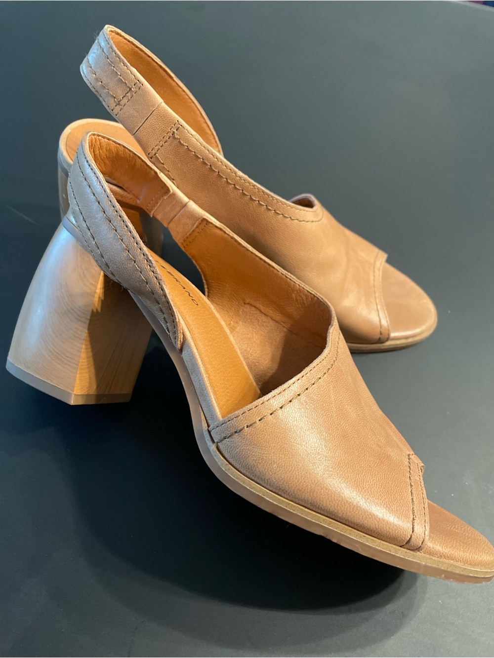 Lucky Brand Xilna Asymmetrical Slingback Sandals Sz9M Beige Office Smart Casual